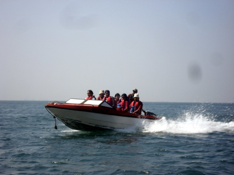 Speed boat