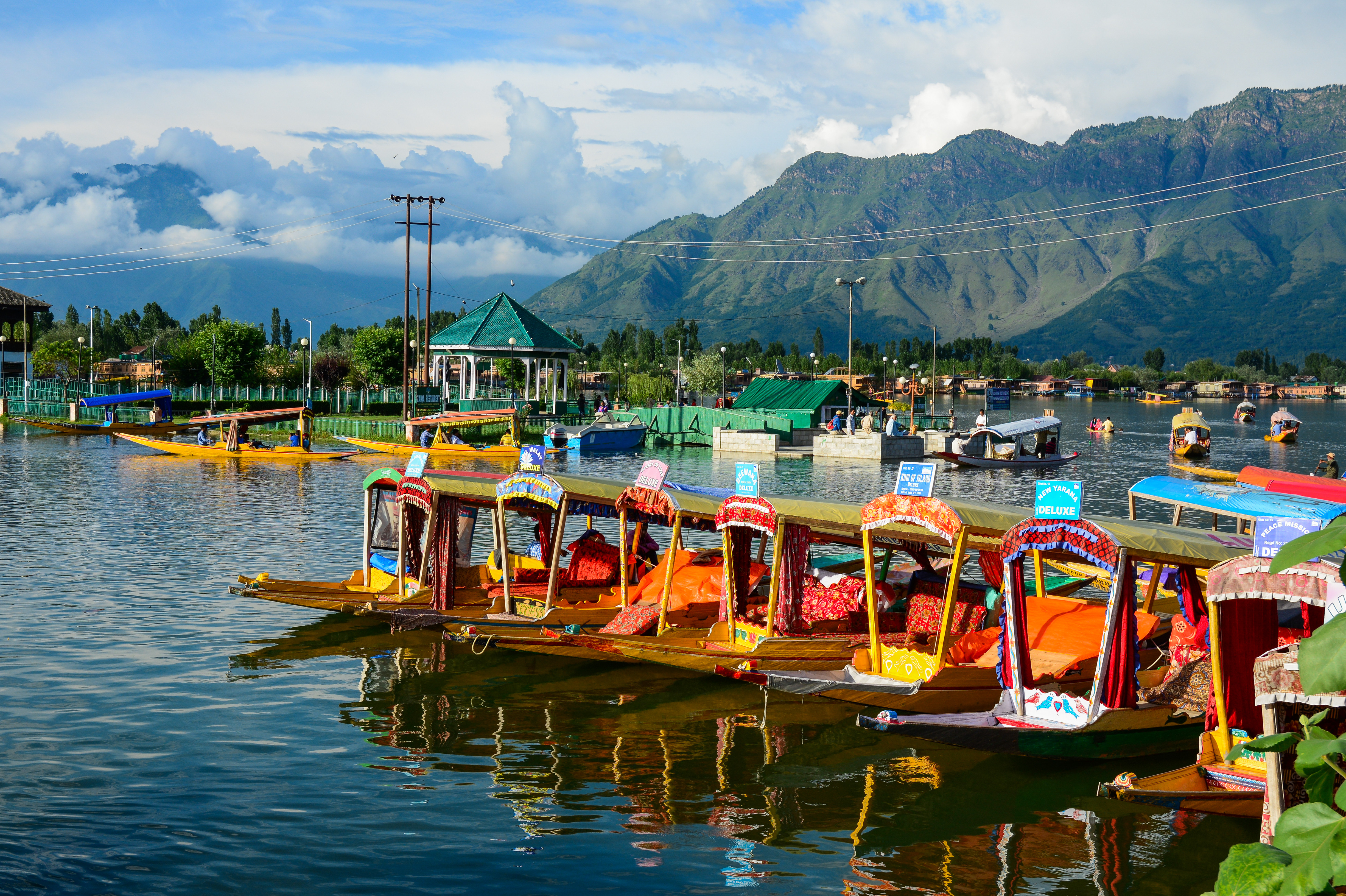 Kashmir Houseboat Tour