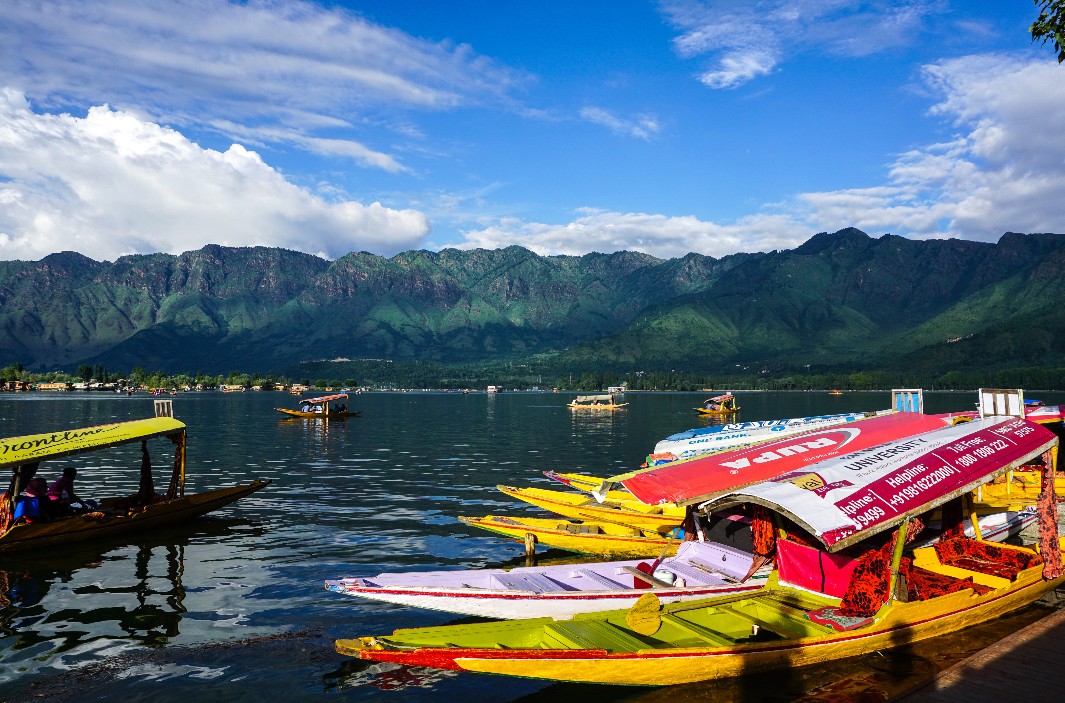 Kashmir Houseboat Honeymoon Tour