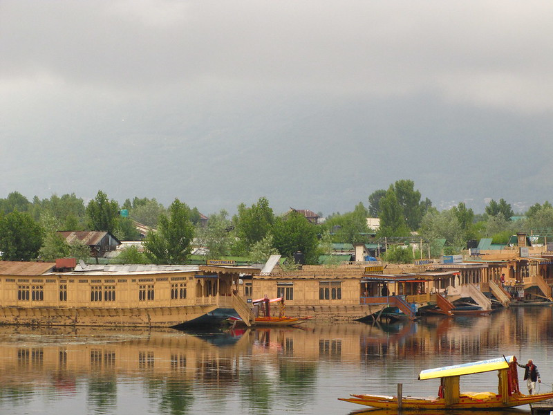 houseboat